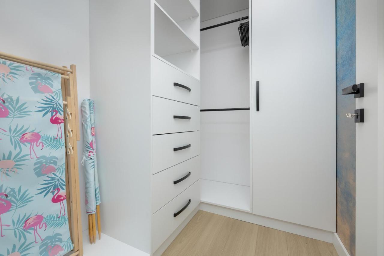 Polanki Aqua Apartment With Parking By Renters Prestige Kolobrzeg Ngoại thất bức ảnh